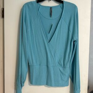 NWT Anthropologie crossover sweater in turquoise color size L, clips in front